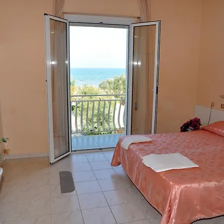 ホテル Perla セニガッリア